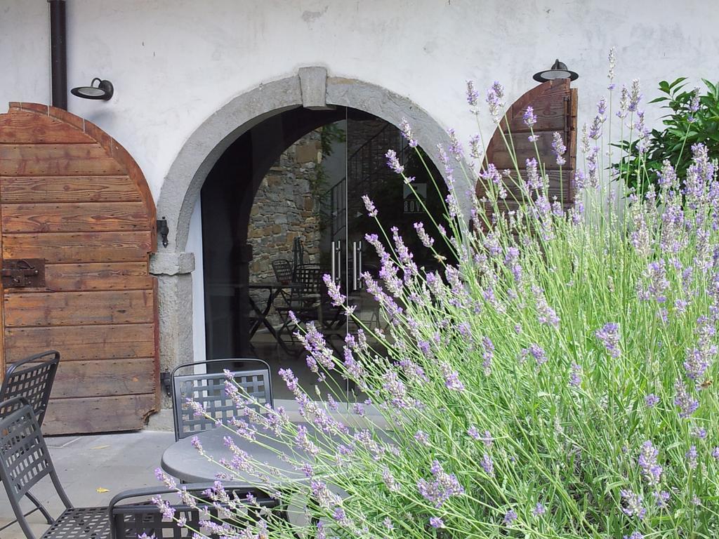 Boutique Hotel Dvor Dobrovo Extérieur photo