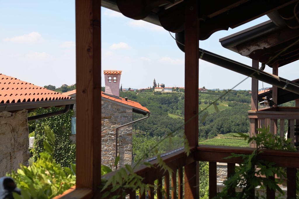 Boutique Hotel Dvor Dobrovo Extérieur photo