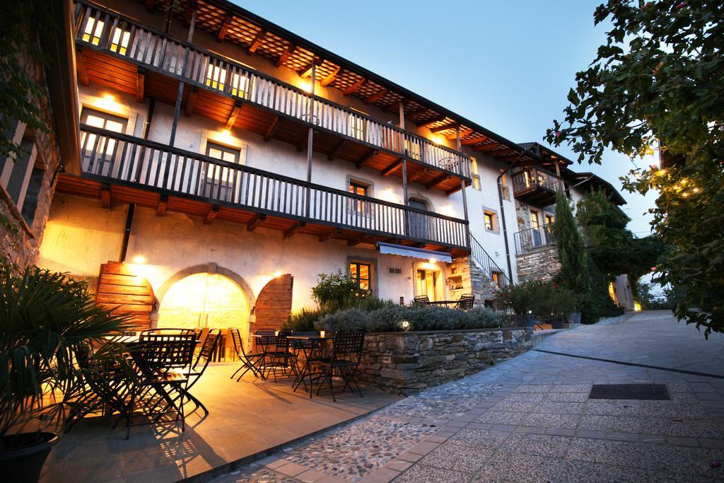 Boutique Hotel Dvor Dobrovo Extérieur photo