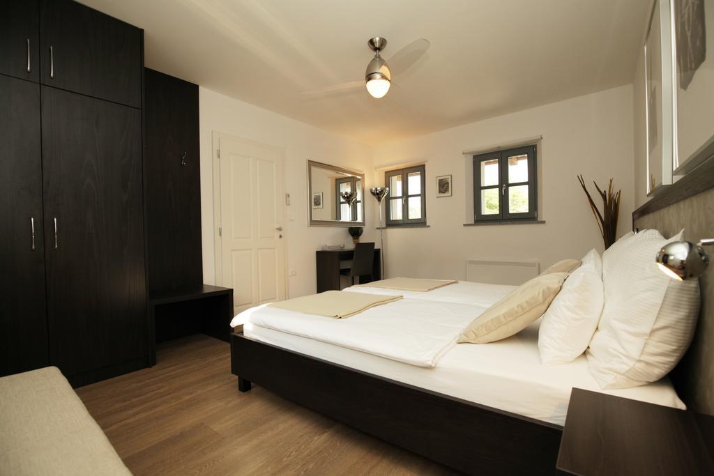 Boutique Hotel Dvor Dobrovo Extérieur photo