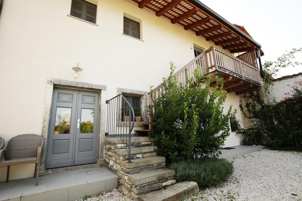 Boutique Hotel Dvor Dobrovo Extérieur photo