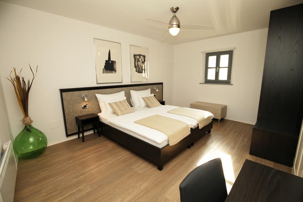 Boutique Hotel Dvor Dobrovo Extérieur photo