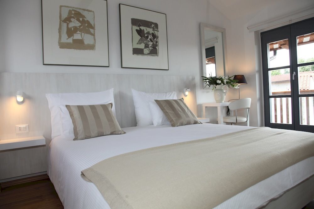 Boutique Hotel Dvor Dobrovo Extérieur photo