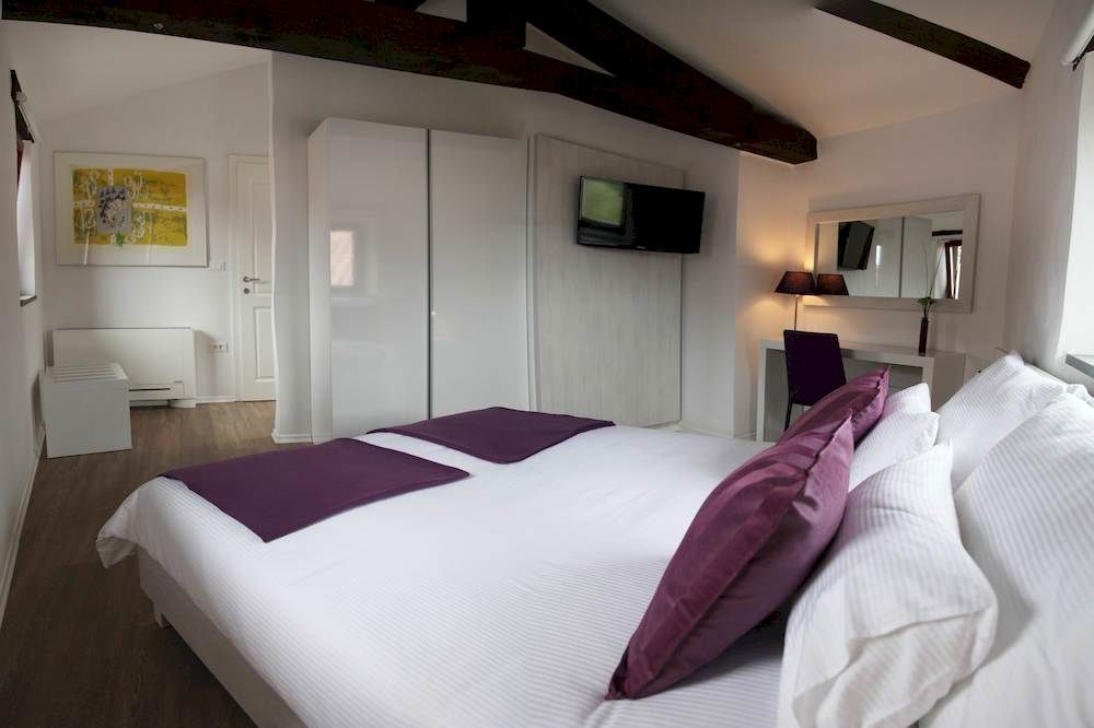 Boutique Hotel Dvor Dobrovo Extérieur photo